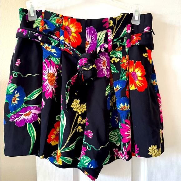 Express Baggy shorts, multi floral, 4, high paperback waist, side zip NWOT - Picture 1 of 9